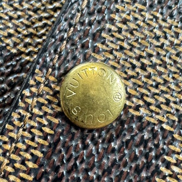 Louis Vuitton Keyholder - Picture 6 of 8